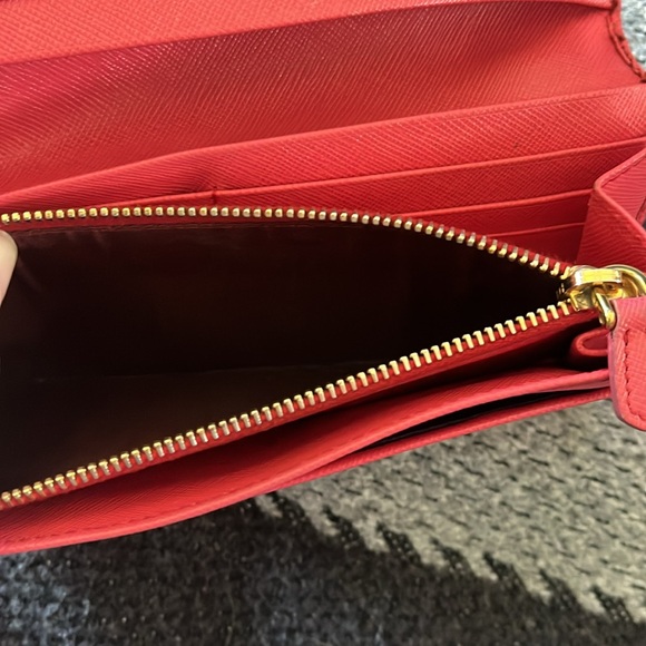 Prada long wallet coral color - Picture 4 of 9